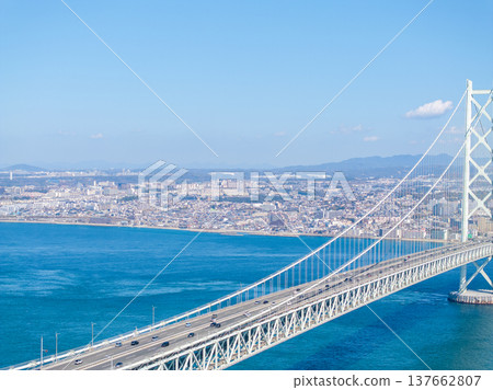 明石海峽大橋(兵庫縣神戶市)*背景為神戶市 明石海峽大橋(兵庫縣神戶市)*背景為神戶市 137662807