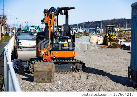 施工現場重型設備電鏟 137664213