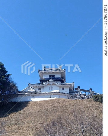 Blue sky and Kakegawa castle Blue sky and Kakegawa castle 137667871