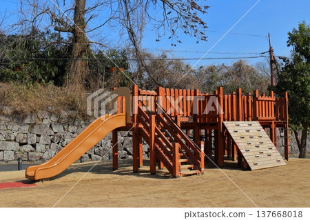 公園滑梯 137668018