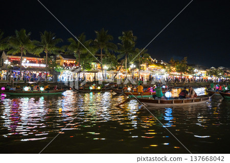 越南會安秋盆河夜景 137668042