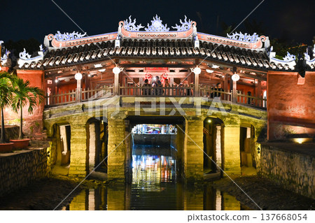 Japanese Bridge (Lai Vien Bridge) at night, Hoi An, Vietnam 137668054