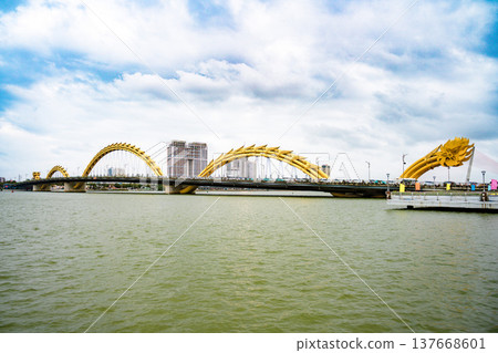 Dragon Bridge, Da Nang, Vietnam 137668601