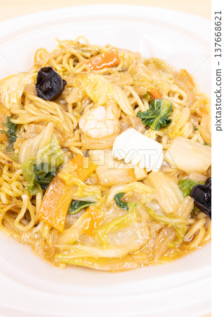 美味便利商店便當:濃醬炒麵 美味便利商店便當:濃醬炒麵 137668621