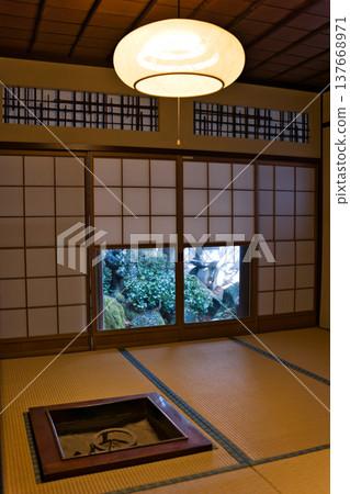 The hearth and Japanese-style room of the tea room remaining in a former restaurant in Sakata City The hearth and Japanese-style room of the tea room remaining in a former restaurant in Sakata City 137668971