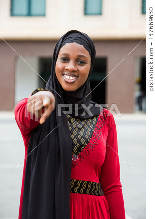 young woman with veil, happy. young woman with veil, happy. 137669630