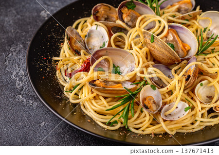 Seafood pasta with clams Spaghetti alle Vongole Seafood pasta with clams Spaghetti alle Vongole 137671413