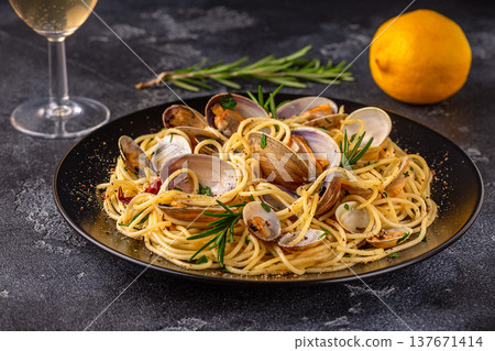 Seafood pasta with clams Spaghetti alle Vongole Seafood pasta with clams Spaghetti alle Vongole 137671414