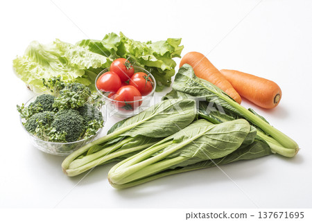 Fresh vegetables, dark green and yellow vegetables, green vegetables, healthy vegetables, colorful vegetables 137671695