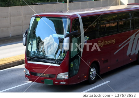 Sightseeing bus image 137678658