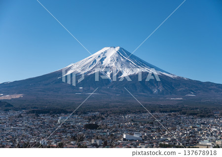 【山梨】從新倉山淺間公園眺望富士山 【山梨】從新倉山淺間公園眺望富士山 137678918