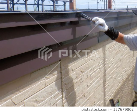 房屋外牆和屋簷油漆：由技藝精湛的工匠精心製作。 137679802