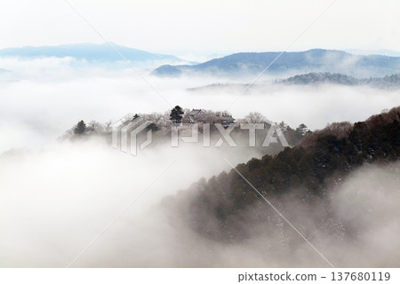 Winter sea of clouds and Bitchu Matsuyama Castle (castle in the sky) 25555 Winter sea of clouds and Bitchu Matsuyama Castle (castle in the sky) 25555 137680119