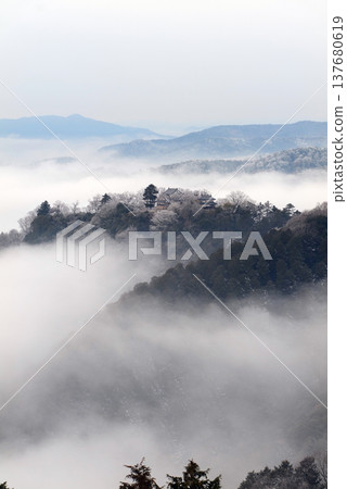 Winter sea of clouds and Bitchu Matsuyama Castle (castle in the sky) 25354 Winter sea of clouds and Bitchu Matsuyama Castle (castle in the sky) 25354 137680619