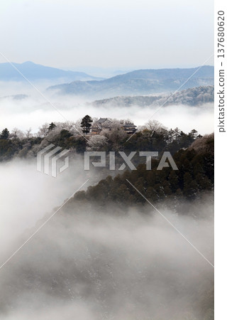 Winter sea of clouds and Bitchu Matsuyama Castle (castle in the sky) 25355 Winter sea of clouds and Bitchu Matsuyama Castle (castle in the sky) 25355 137680620