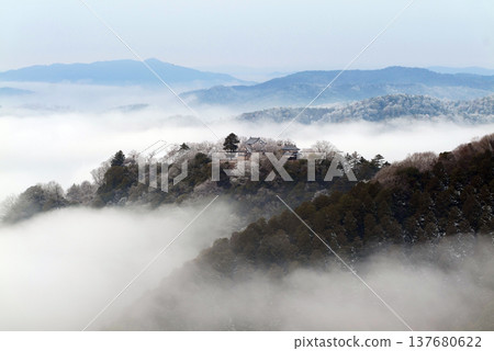 Winter sea of clouds and Bitchu Matsuyama Castle (mountain castle in the sky) 25360 Winter sea of clouds and Bitchu Matsuyama Castle (mountain castle in the sky) 25360 137680622