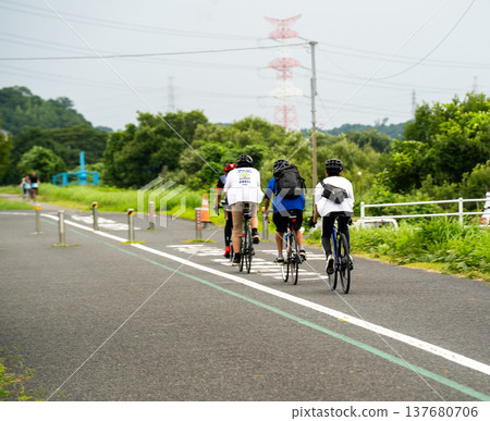 I rode my bicycle along the walking path around Lake Teganuma. 137680706