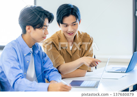 大學生 137680879