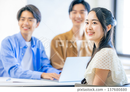 大學生 137680880