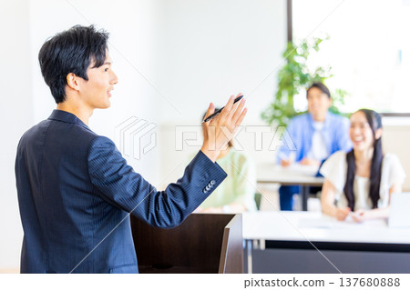講座——老師的背影 137680888