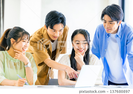 大學生 137680897