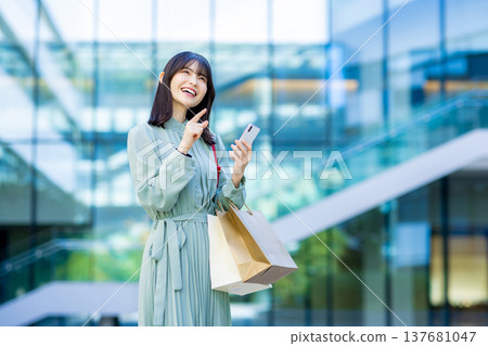 Business woman with a smartphone 137681047