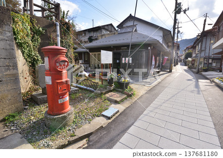 Tawarayama Onsen town: A retro Showa-era hot spring resort townscape, Nagato City, Yamaguchi Prefecture, one of the four hot springs of the Bocho region. Tawarayama Onsen town: A retro Showa-era hot spring resort townscape, Nagato City, Yamaguchi Prefecture, one of the four hot springs of the Bocho region. 137681180