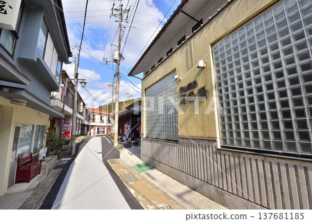 Tawarayama Onsen town: A retro Showa-era hot spring resort townscape, Nagato City, Yamaguchi Prefecture, one of the four hot springs of the Bocho region. Tawarayama Onsen town: A retro Showa-era hot spring resort townscape, Nagato City, Yamaguchi Prefecture, one of the four hot springs of the Bocho region. 137681185