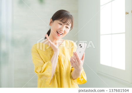 A woman watching a smartphone 137681504