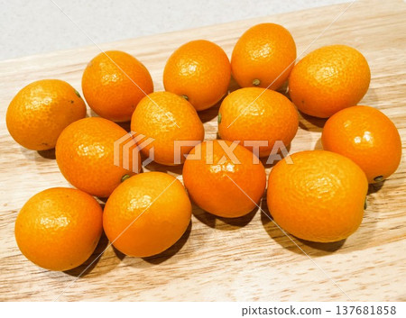 Kumquat fruit 12 Kumquat fruit 12 137681858