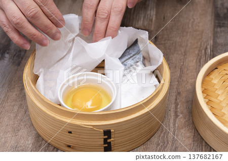 Prepare to make steamed breakfast in the kitchen using a bamboo steamer. Prepare to make steamed breakfast in the kitchen using a bamboo steamer. 137682167