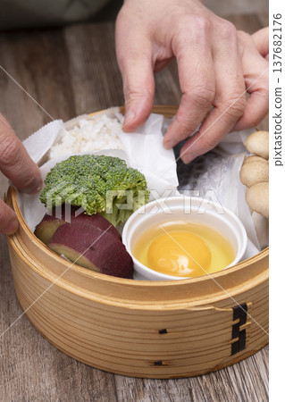 Prepare to make steamed breakfast in the kitchen using a bamboo steamer. Prepare to make steamed breakfast in the kitchen using a bamboo steamer. 137682176