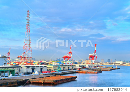 A port lined with cranes 137682944