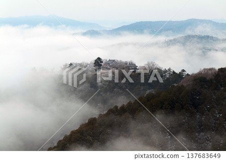 Winter sea of clouds and Bitchu Matsuyama Castle (castle in the sky) 25631 Winter sea of clouds and Bitchu Matsuyama Castle (castle in the sky) 25631 137683649