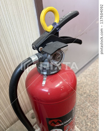 commercial extinguisher 137684092