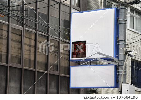 Blank Parking Sign_01 137684190