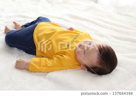 寶貝小睡一下 137684398