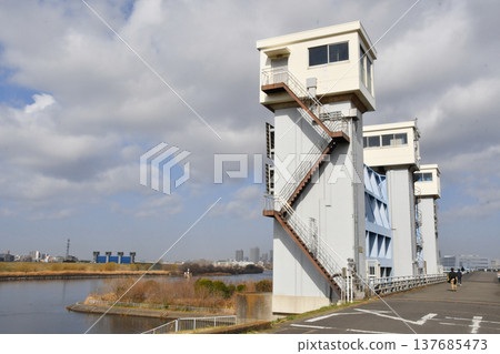 Shibakawa Floodgate_14 137685473