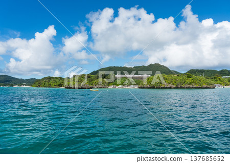 Beautiful scenery spreading across Ishigaki Island, Okinawa Prefecture in summer Beautiful scenery spreading across Ishigaki Island, Okinawa Prefecture in summer 137685652