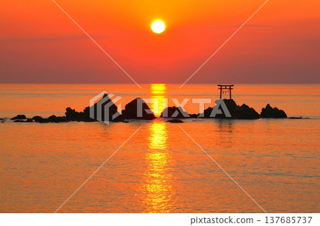 Sunrise at Nada Coast (Nada Hachiman Shrine, Kitsuki City) 137685737