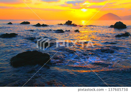 Sunrise (Usuki Bay/Usuki City) Sunrise (Usuki Bay/Usuki City) 137685738