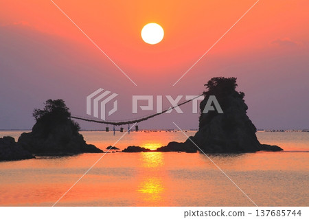 豐後二見浦的日出(佐伯市) 豐後二見浦的日出(佐伯市) 137685744