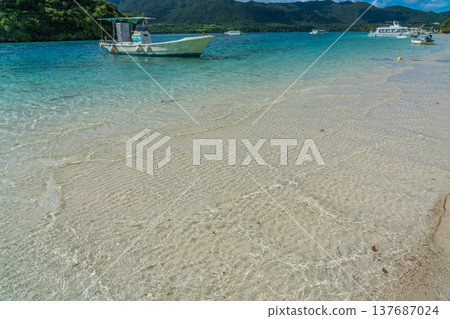Beautiful scenery spreading across Ishigaki Island, Okinawa Prefecture in summer Beautiful scenery spreading across Ishigaki Island, Okinawa Prefecture in summer 137687024
