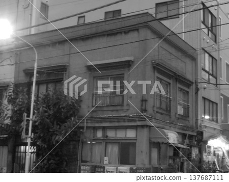 Retro building 137687111