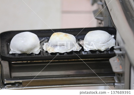 The process of grilling daifuku The process of grilling daifuku 137689391