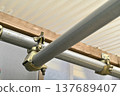 Roof frame made of single pipes and connection structure of rafter clamps and right-angle clamps 137689407