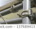 Clamp fastening of single-pipe scaffolding (construction scaffolding/DIY) 137689413