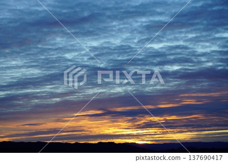 A boundary line burning quietly 137690417
