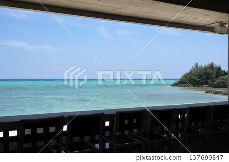 A cafe with a view of the Okinawan sea A cafe with a view of the Okinawan sea 137690847