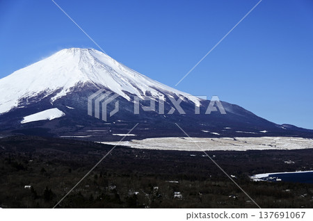 A view of Mt. Myojin in Lake Yamanaka in March (Photo taken near the Mt. Myojin Panorama Platform in Lake Yamanaka) A view of Mt. Myojin in Lake Yamanaka in March (Photo taken near the Mt. Myojin Panorama Platform in Lake Yamanaka) 137691067